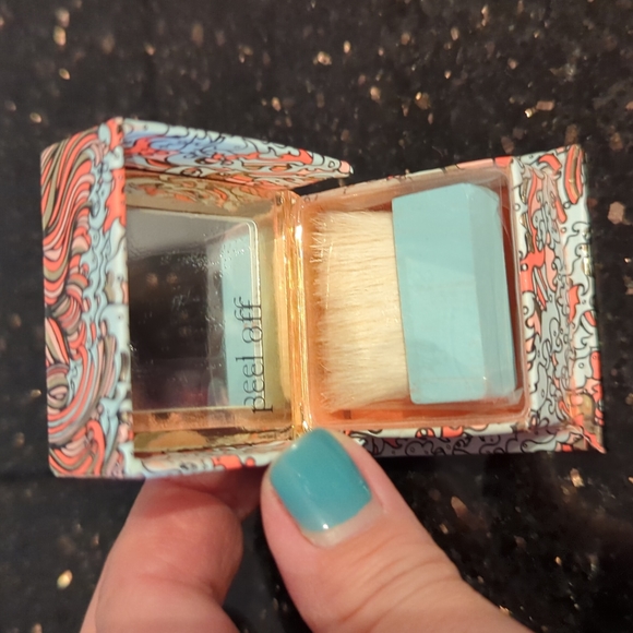 Benefit "Galifornia" Mini Blush. - Picture 3 of 4